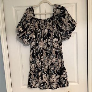eesome Black Floral Off-Shoulder Puff Sleeve Tunic